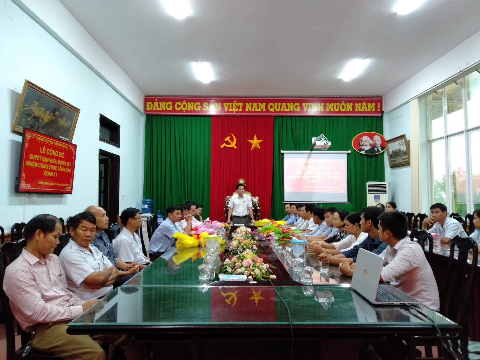 Huyện Krông Năng công bố quyết định điều động, bổ nhiệm công chức lãnh đạo quản lý một số phòng ban thuộc UBND huyện