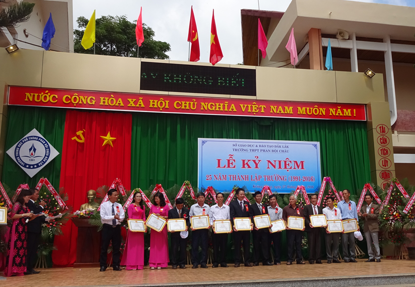 Lễ kỷ niệm 25 năm ngày thành lập trường THPT Phan Bội Châu