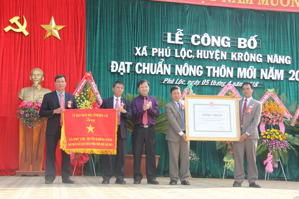 Huyện Krông Năng: Tổ chức lễ công bố xã Phú Lộc đạt chuẩn nông thôn mới