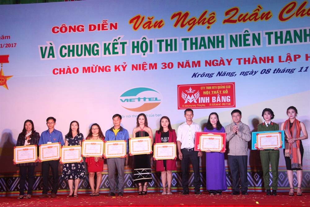 Hội diễn văn nghệ quần chúng, chào mừng ngày thành lập huyện