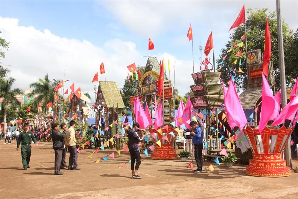 Chùm tin - Ảnh: Tuổi trẻ Krông Năng, với nhiều hoạt động chào mừng kỷ niệm 30 năm ngày thành lập huyện