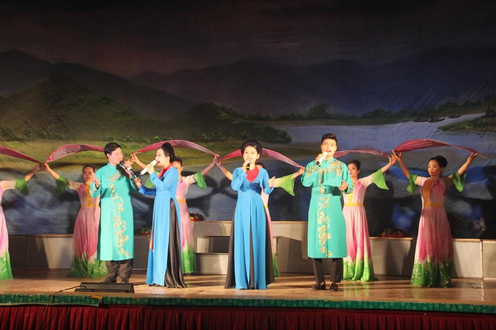 Biểu diễn “hò ví dặm Nghệ Tĩnh” tại huyện Krông Năng