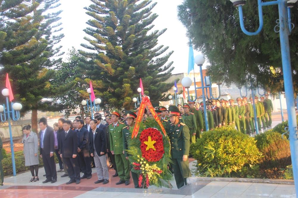 Huyện Krông Năng viếng Nghĩa trang Liệt sĩ huyện