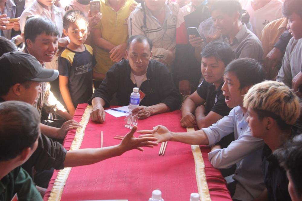 Nghiên cứu văn nghệ dân gian: Vài nét về truyền thống văn hóa và trò chơi Lảy Cỏ của đồng bào Tày - Nùng