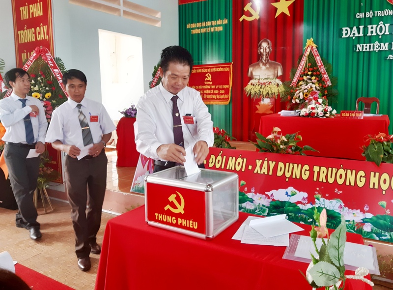 Trường THPT Lý Tự Trọng đại hội chi bộ lần thứ IX, nhiệm kỳ 2020 - 2025