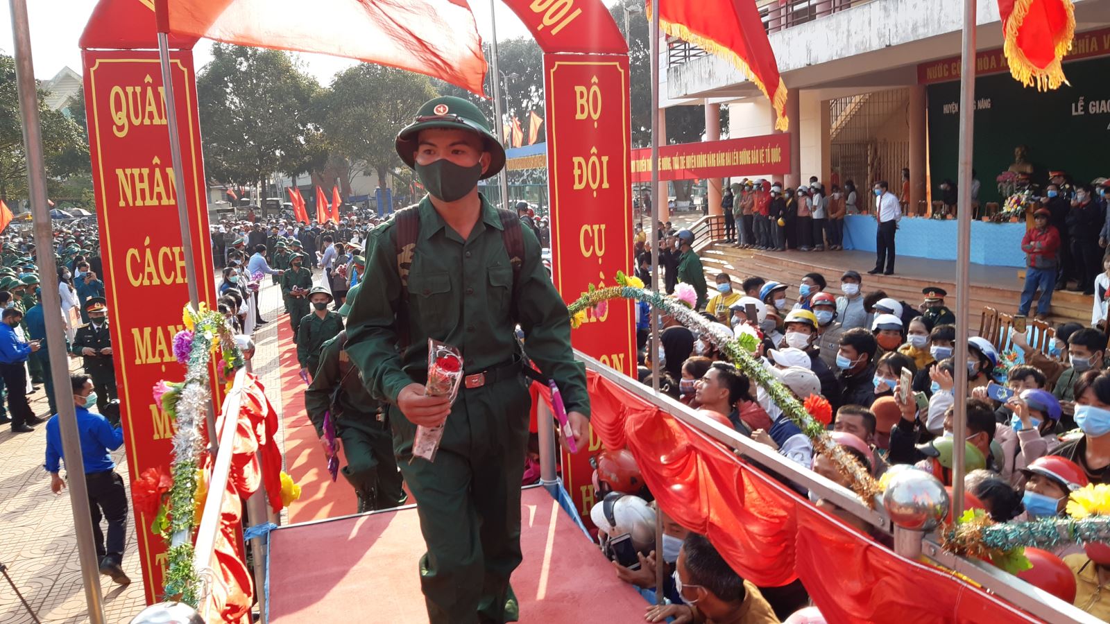 Huyện Krông Năng tiễn 191 thanh niên ưu tú lên đường bảo vệ Tổ quốc