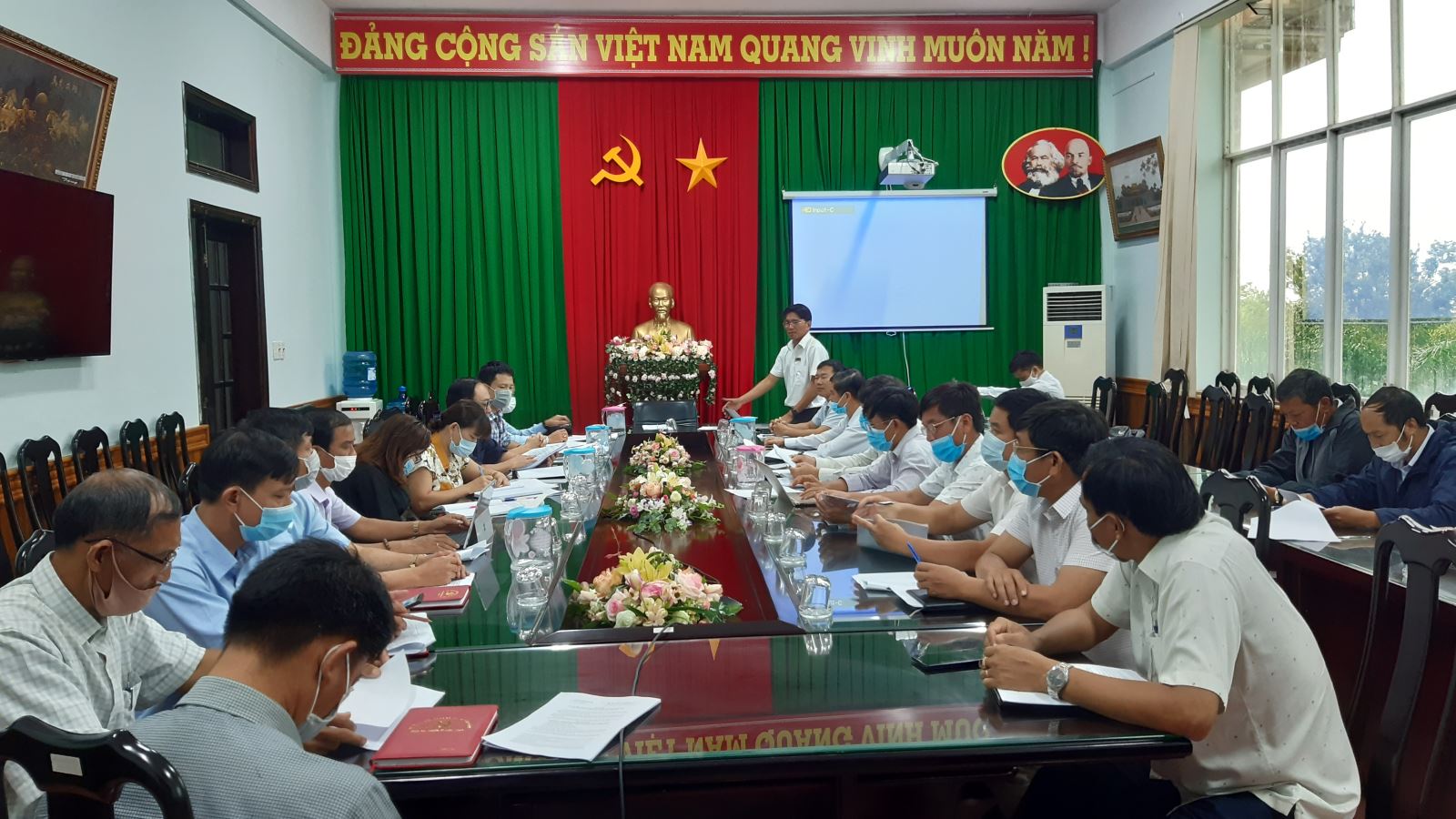 Đoàn công tác của tỉnh kiểm tra chương trình xây dựng nông thôn mới tại huyện Krông Năng