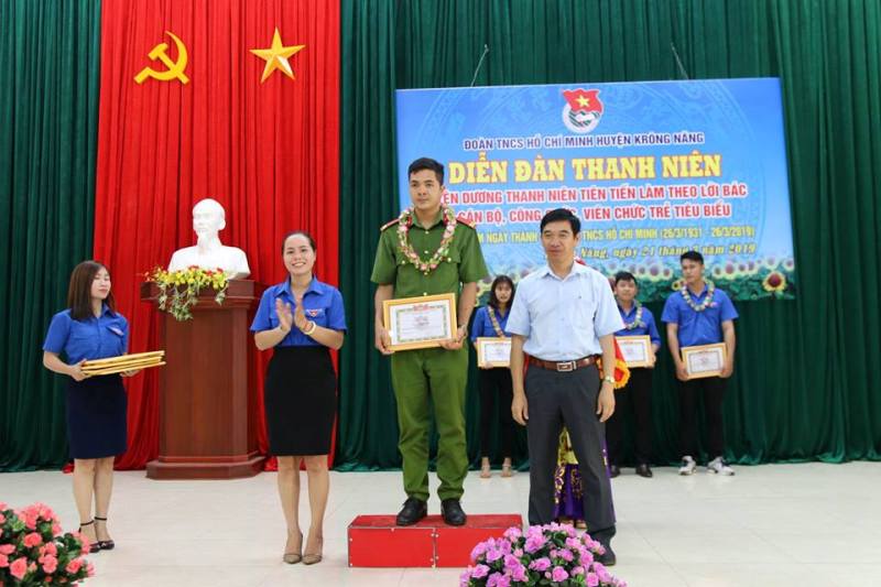 Huyện Đoàn Krông Năng: Tuyên dương thanh niên tiên tiến làm theo lời Bác và cán bộ, công chức, viên chức trẻ tiêu biểu năm 2019