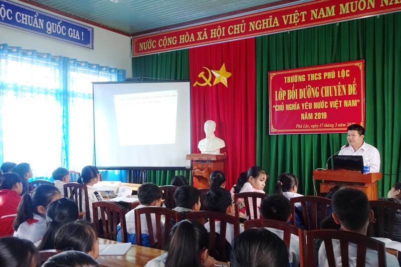 Trường THCS Phú Lộc mở lớp bồi dưỡng chuyên đề “Chủ nghĩa yêu nước Việt Nam” năm 2019