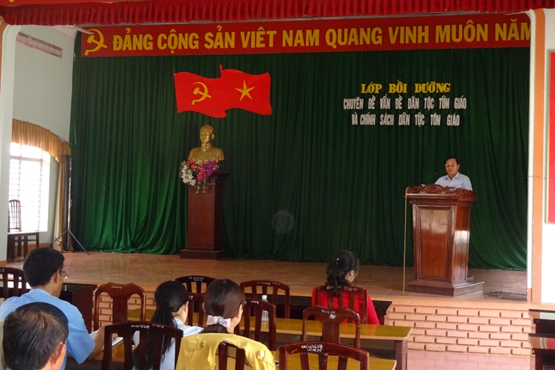Bồi dưỡng chuyên đề "Vấn đề dân tộc, tôn giáo và chính  sách dân tộc, tôn giáo của Đảng Cộng sản Việt Nam"