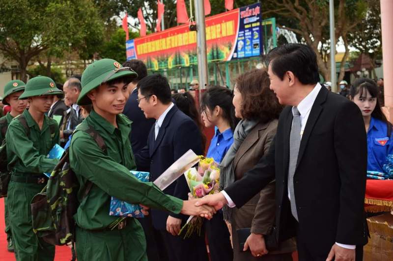 Huyện Krông Năng tiễn 176 thanh niên ưu tú lên đường bảo vệ Tổ quốc