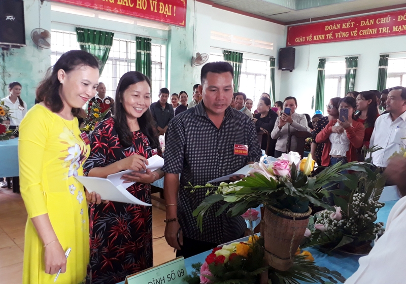 Xã Ea Hồ tổ chức hội thi cắm hoa