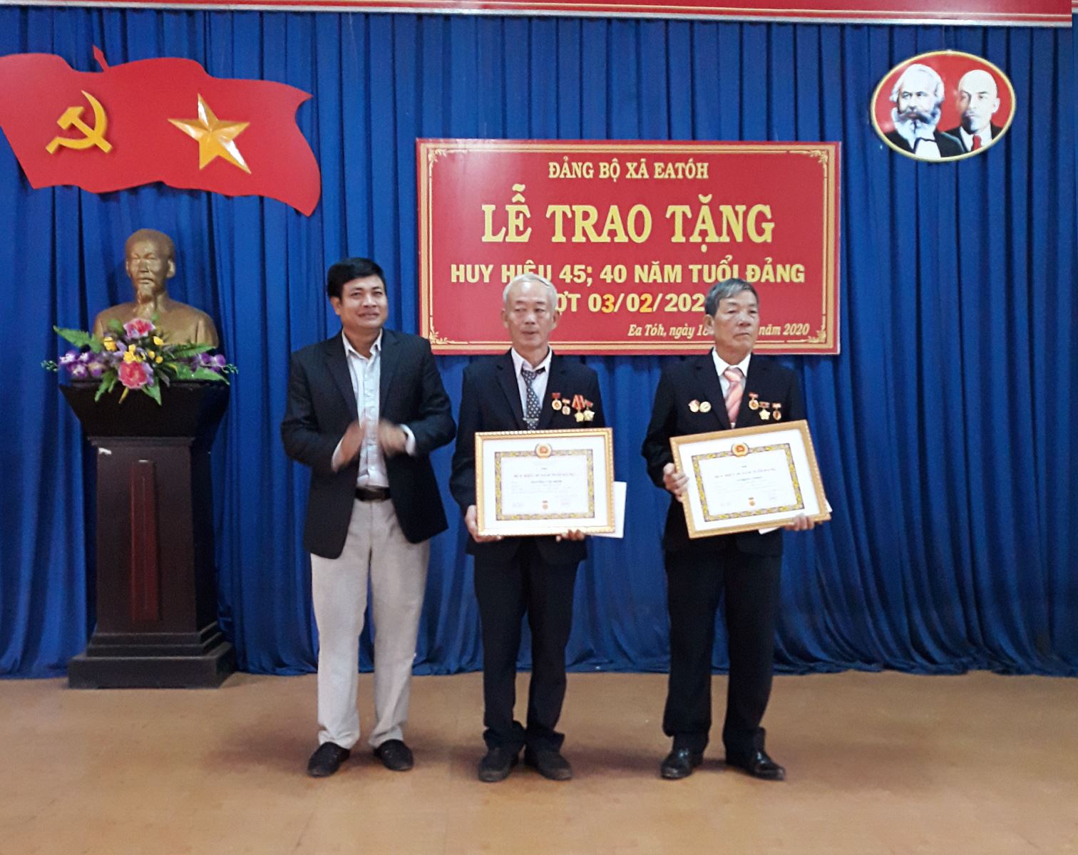 Đảng bộ xã Ea Toh, Trao huy hiệu Đảng đợt 3/2