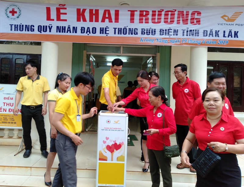 Hội Chữ thập đỏ và Bưu điện huyện Krông Năng khai trương thùng nhân đạo