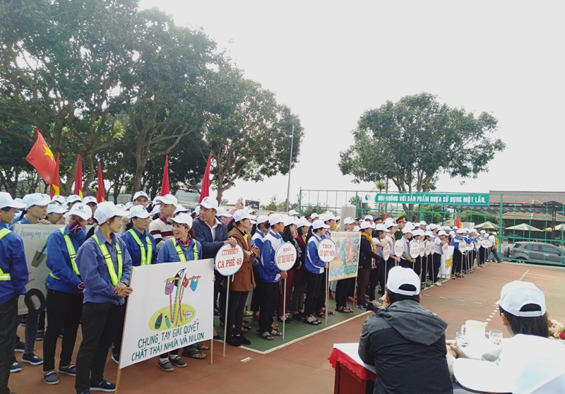 Huyện Krông Năng tổ chức Lễ phát động phong trào chống rác thải nhựa.