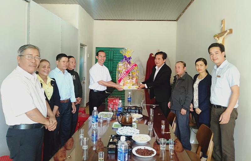 Lạnh Đạo Huyện Krông Năng Trao Quà Giáng Sinh 2019