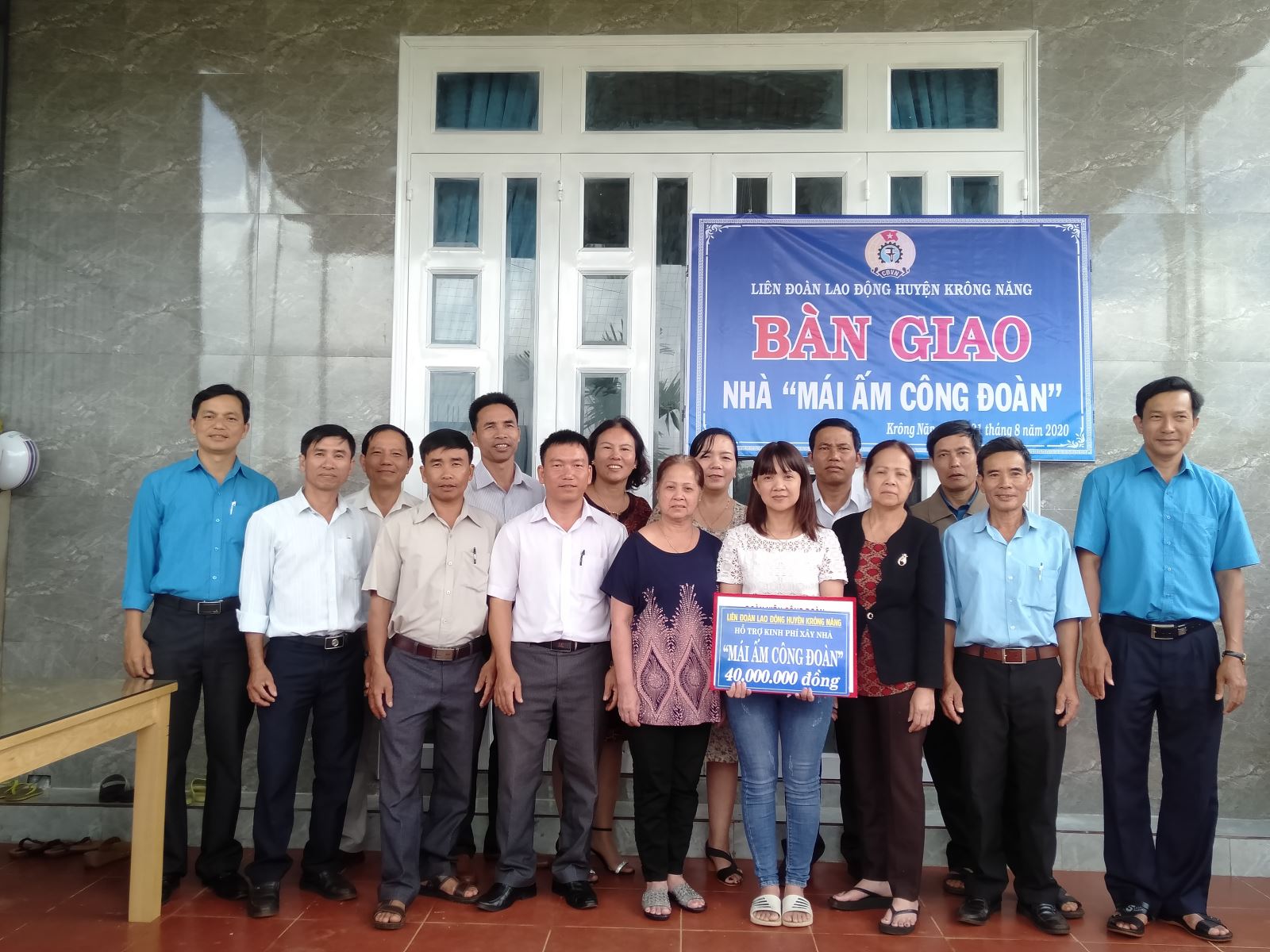 LĐLĐ huyện bàn giao nhà Mái ấm Công đoàn