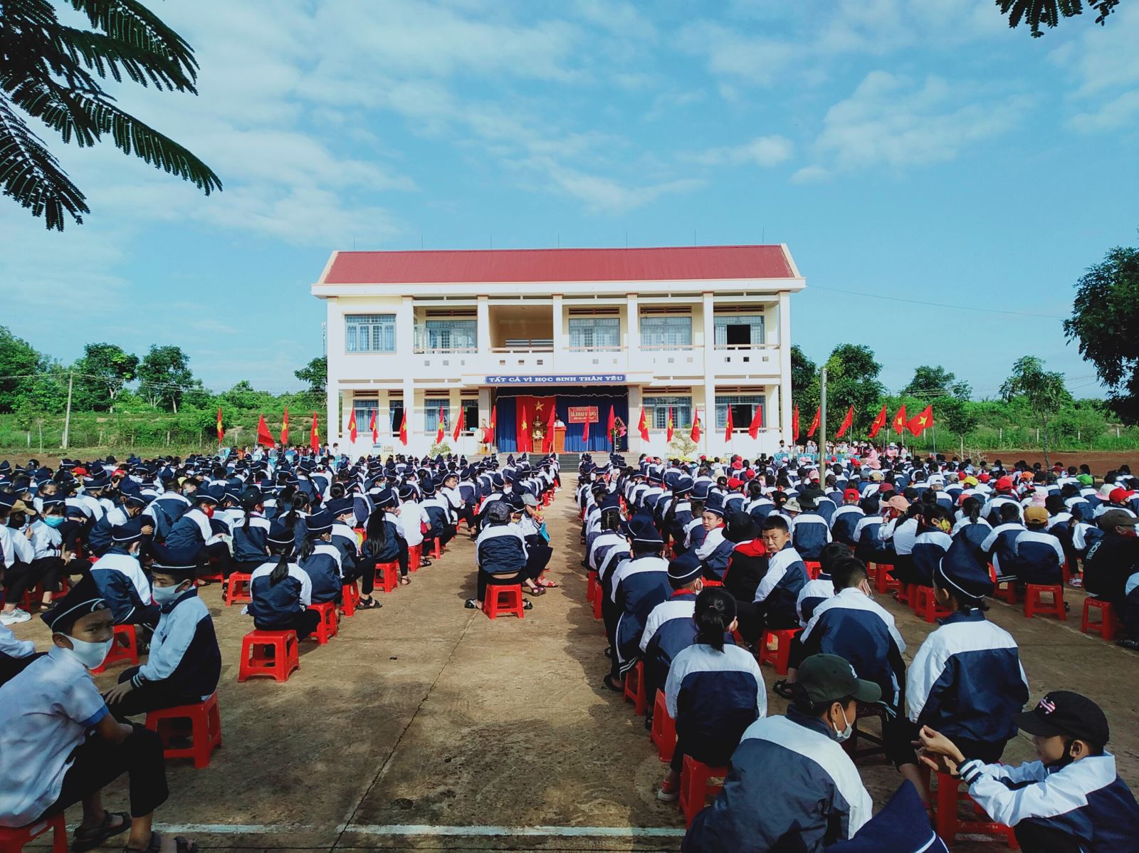 Huyện Krông Năng: Gần 32 ngàn học sinh trên địa bàn huyện đến trường khai giảng năm học mới 2020 - 2021