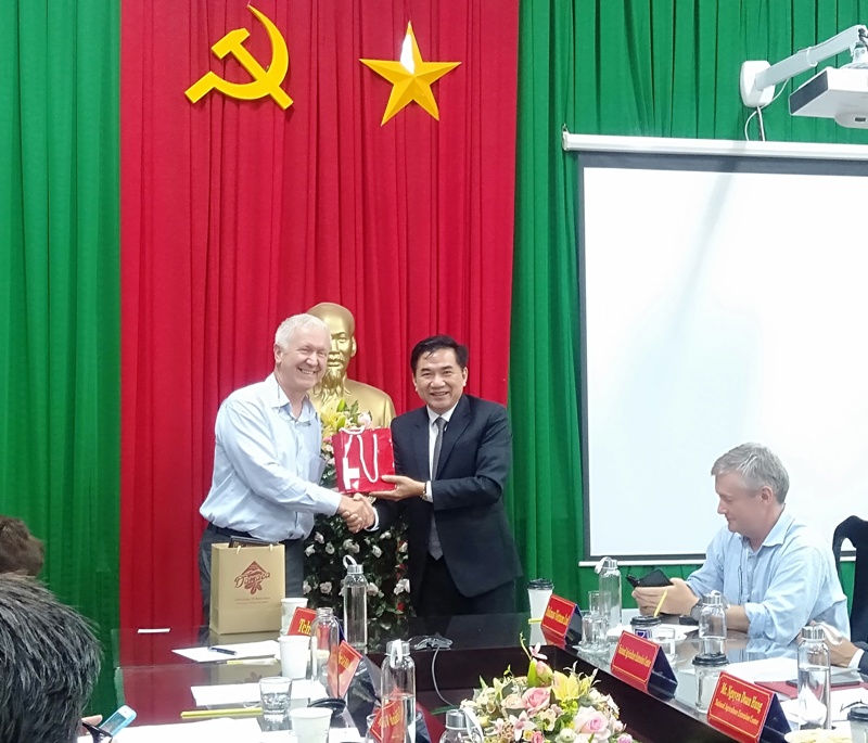 Đoàn Đại sứ quán Thụy Sĩ thăm và làm việc tại Huyện Krông Năng