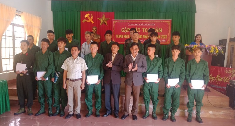 Xã Ea Dăh gặp mặt thanh niên lên đường nhập ngũ năm 2020