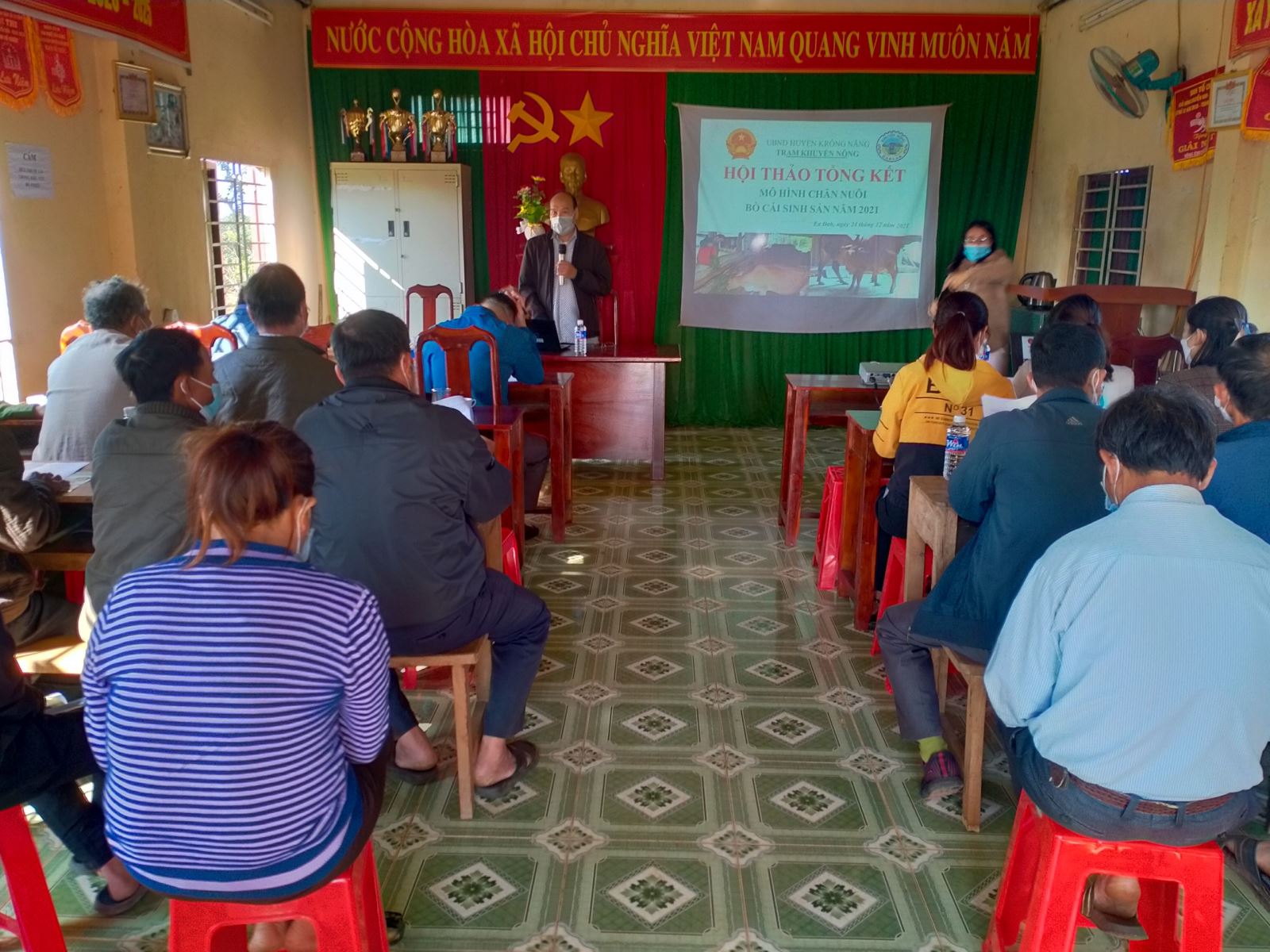 Hội nghị tổng kết mô hình chăn nuôi bò cái sinh sản trên địa bàn xã Ea Dah