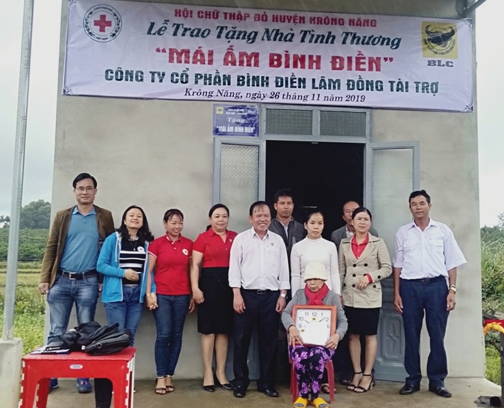 Hội Chữ thập đỏ bàn giao nhà tình thương
