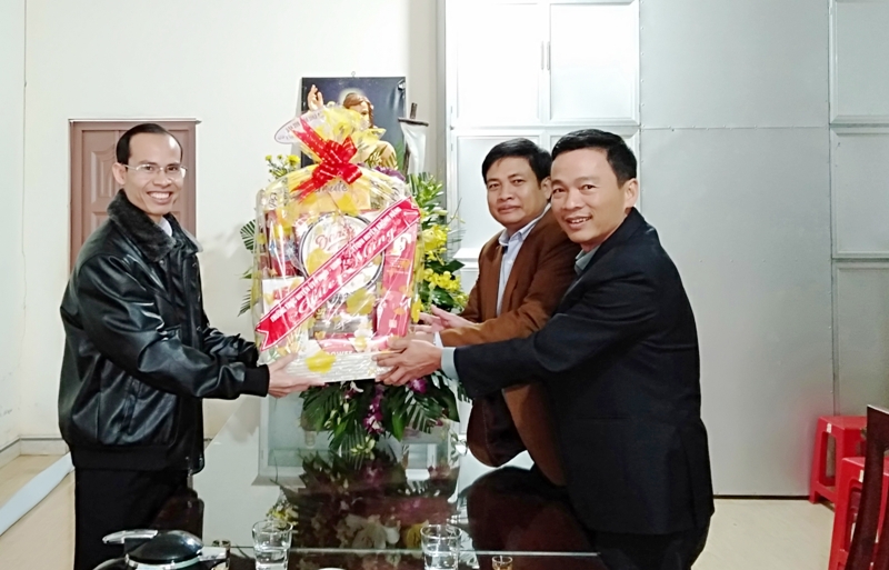 Đoàn lãnh đạo huyện ủy, HĐND, UBND, UBMTTQ Việt Nam huyện thăm các cơ sở tôn giáo nhân dịp giáng sinh năm 2020