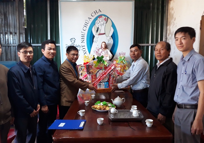 Lãnh đạo huyện thăm, tặng quà Tết các cơ sở tôn giáo trên địa bàn huyện Krông Năng