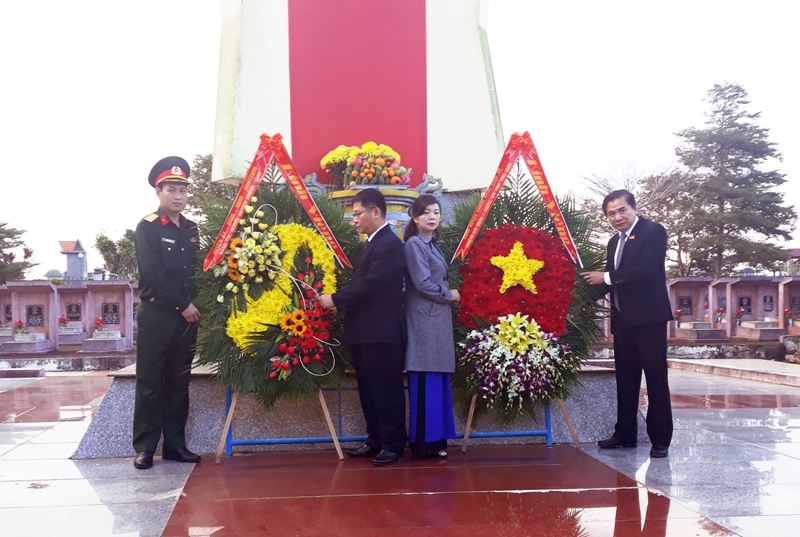 Viếng Nghĩa trang liệt sĩ