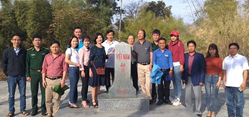 Lãnh đạo huyện Krông Năng thăm, chúc Tết Đồn biên phòng SêrêPôk