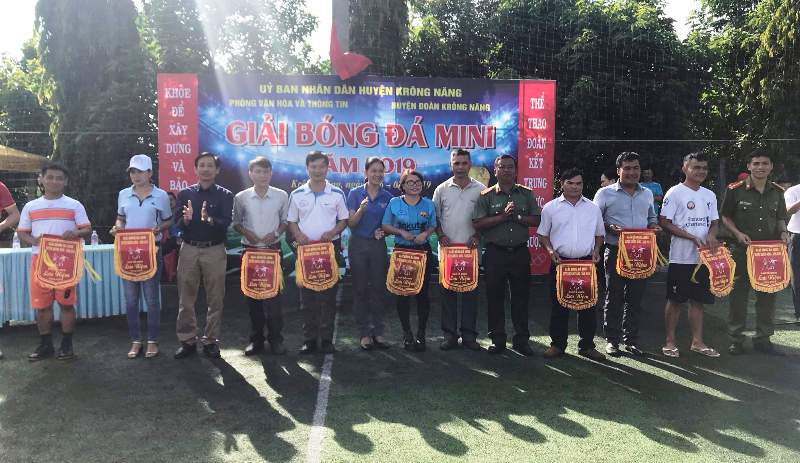 Huyện Krông Năng tổ chức khai mạc giải bóng đá mini năm 2019