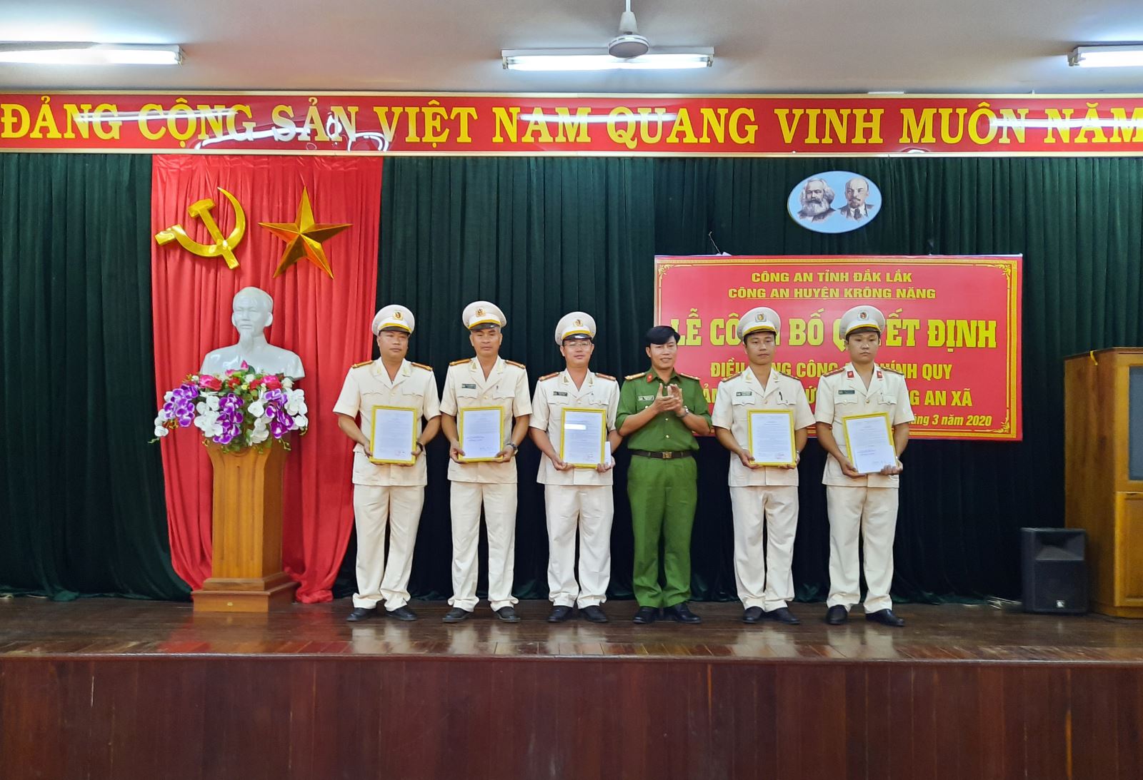 Huyện Krông Năng, công bố Quyết định điều động Công an chính quy đảm nhiệm chức danh Công an xã đợt 2 năm 2020