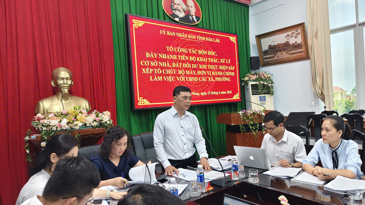 lanh-dao-y-kien