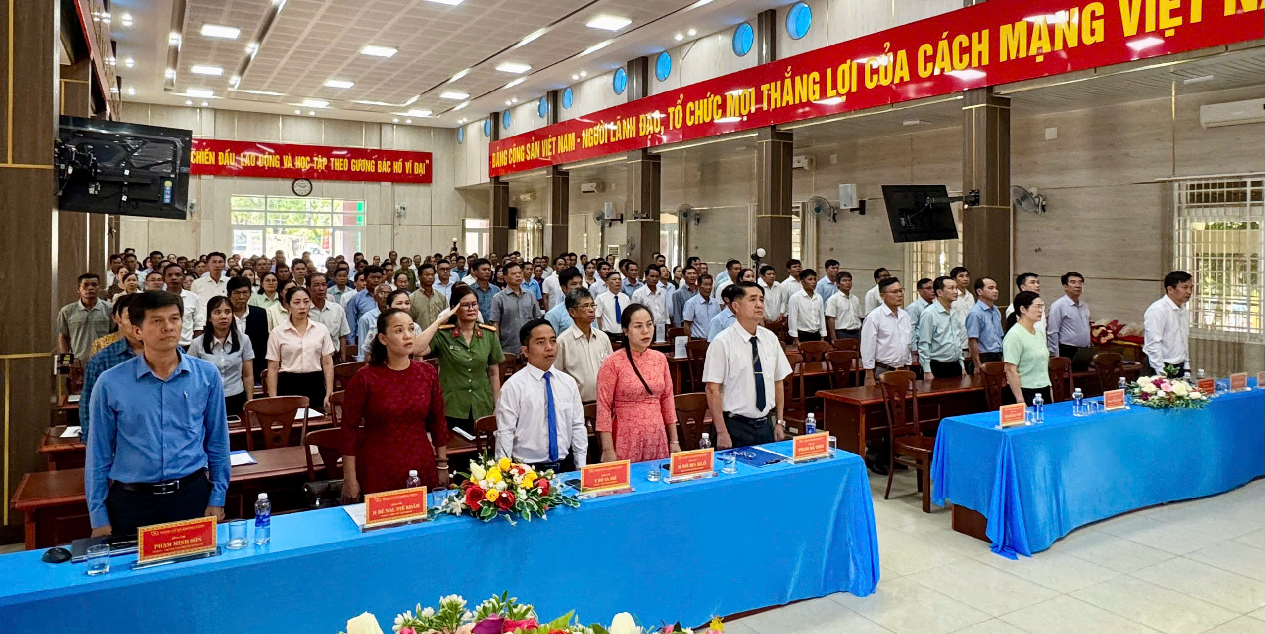 cong-bo-14-thon-buon-4