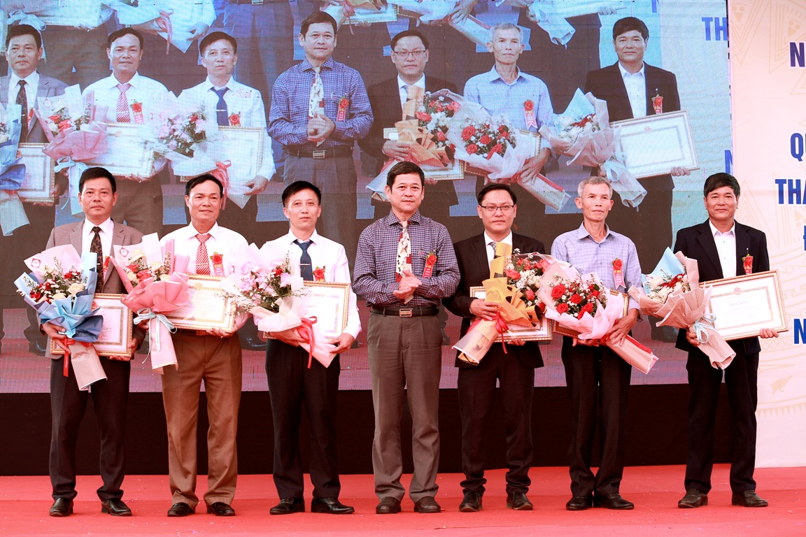Xã Ea Tân long trọng tổ chức Lễ kỷ niệm 20 năm thành lập xã 