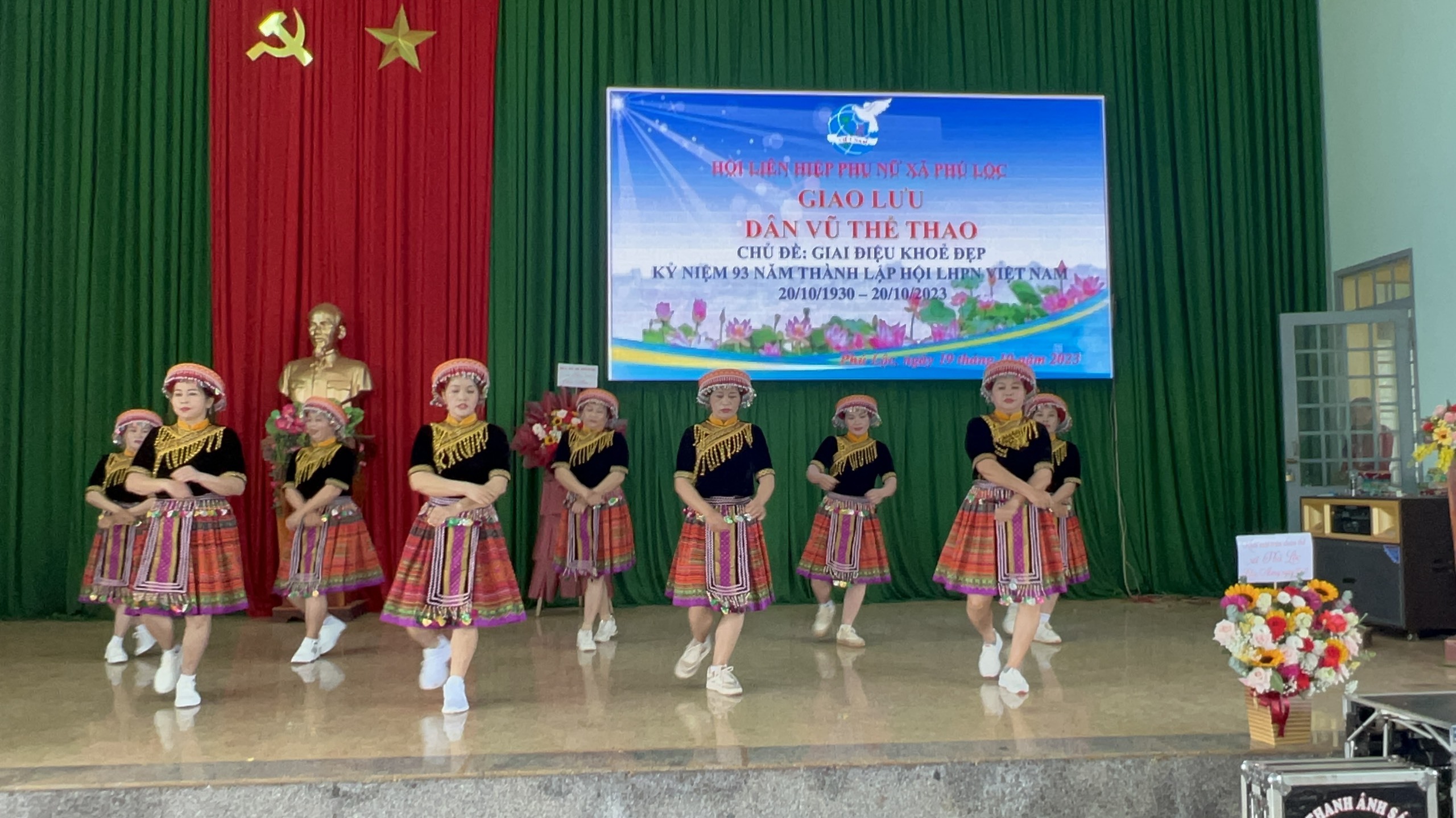 Hội liên hiệp Phụ Nữ xã Phú Lộc tổ chức Giao lưu dân vũ thể thao “Giai điệu khoẻ đẹp” chào mừng kỷ niệm 93 năm ngày thành lập Hội LHPN Việt Nam