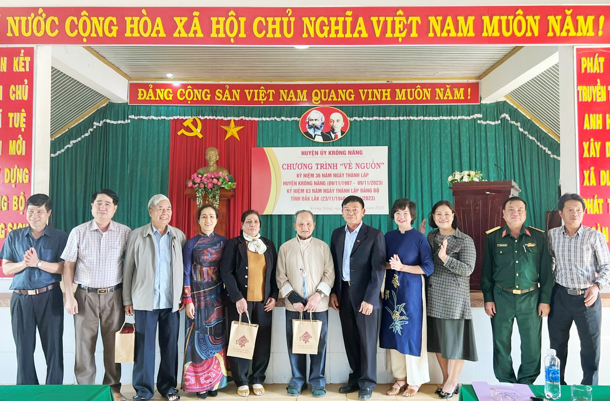 Huyện ủy Krông Năng tổ chức chương trình “Về nguồn”