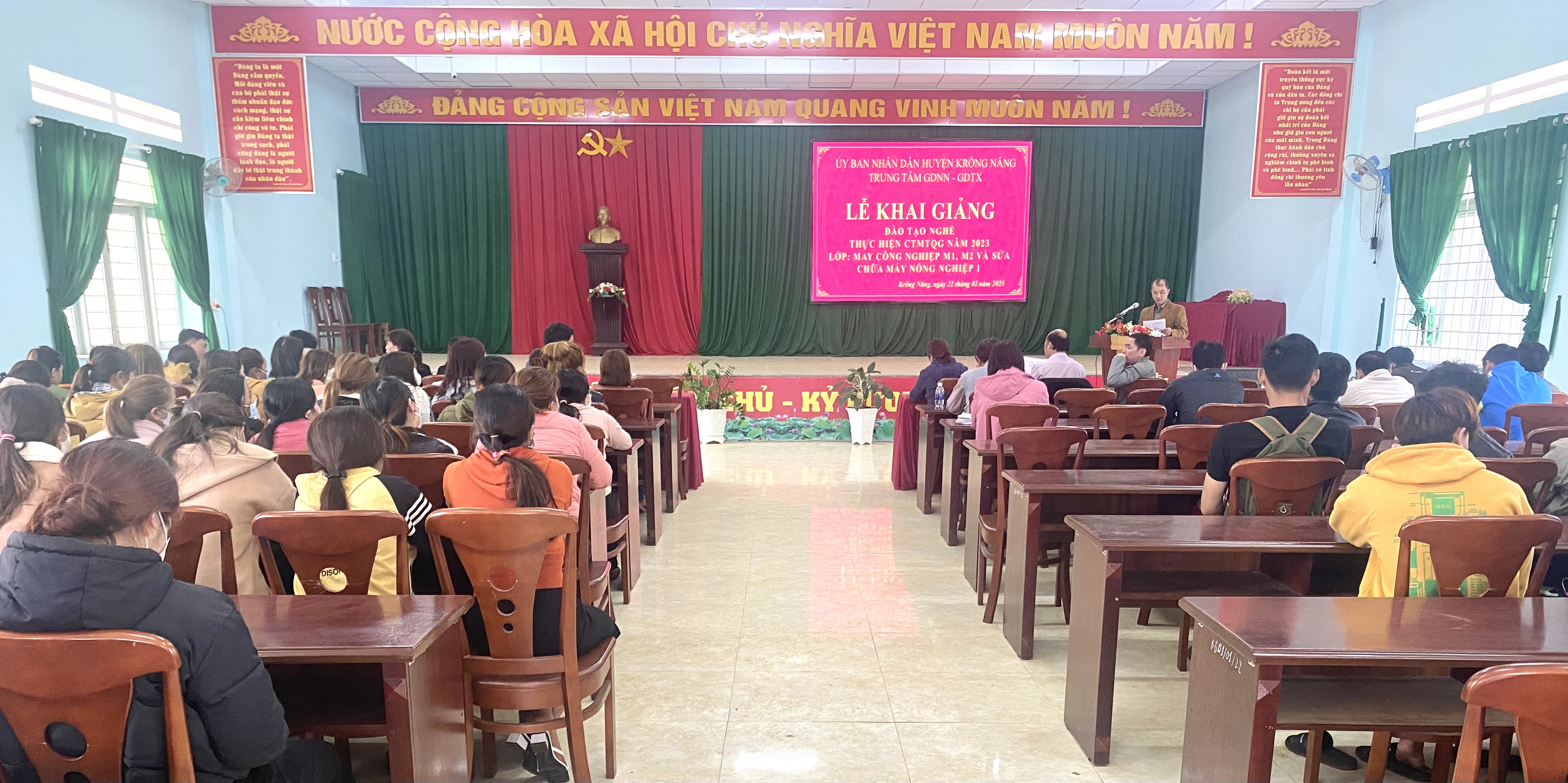 Khai giảng lớp May công nghiệp, và sửa chữa máy Nông nghiệp
