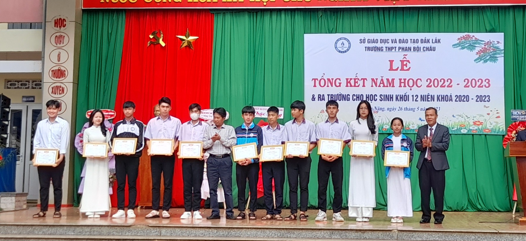 Trường THPT Phan Bội Châu tổ chức lễ tổng kết năm học 2022 - 2023, tri ân và trưởng thành học sinh khối 12