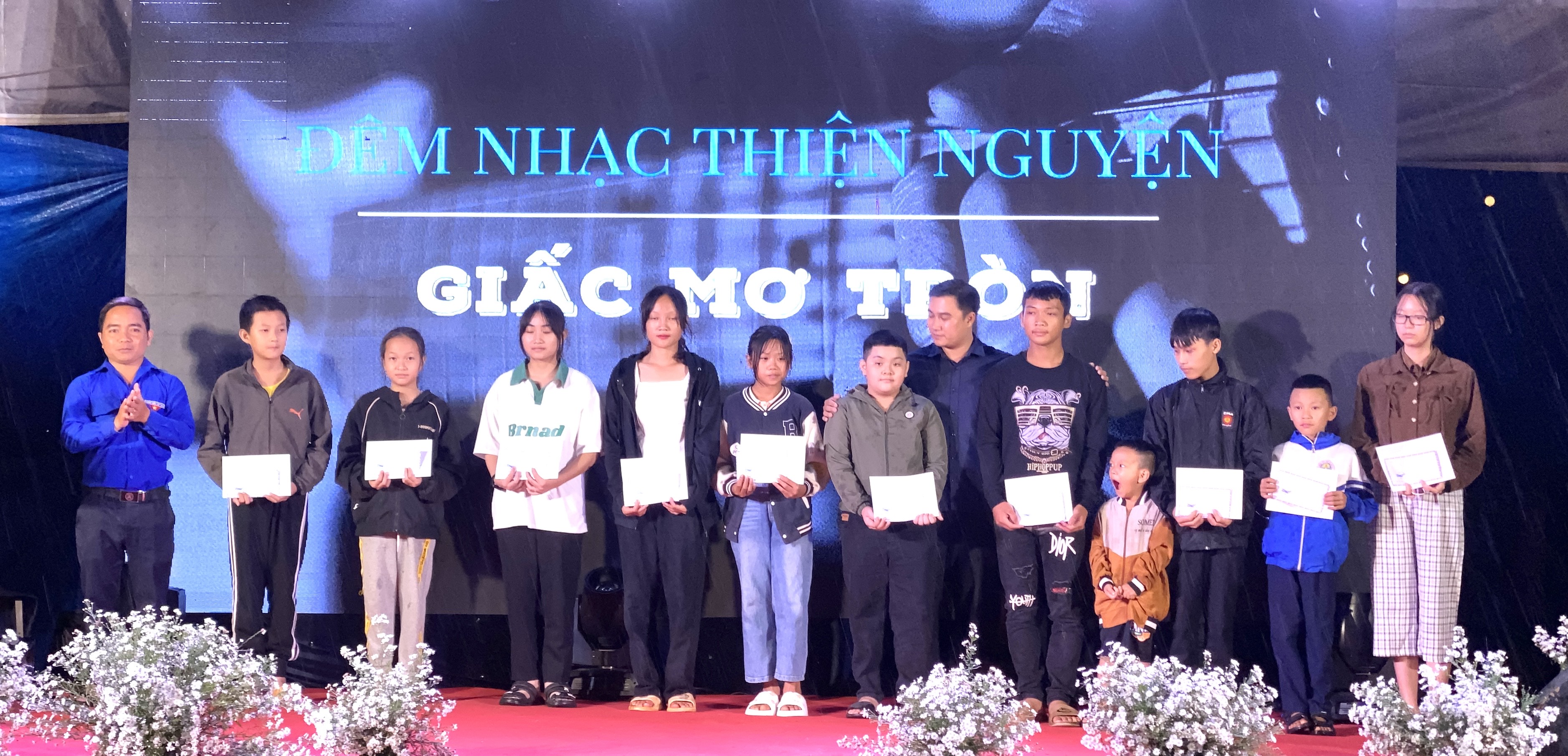 Đêm nhạc thiện nguyện “Giấc mơ tròn”