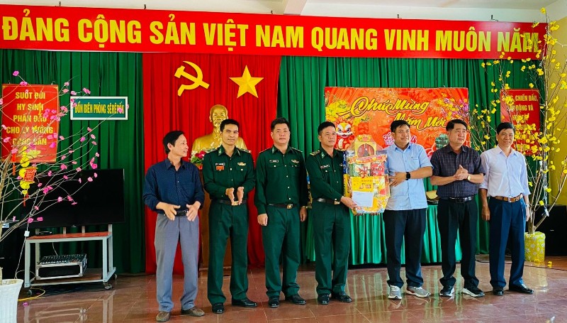 Huyện Krông Năng thăm, Thăm chúc tết, tặng quà Đồn Biên phòng Sêrêpôk 743 nhận dịp xuân Giáp Thìn 2024
