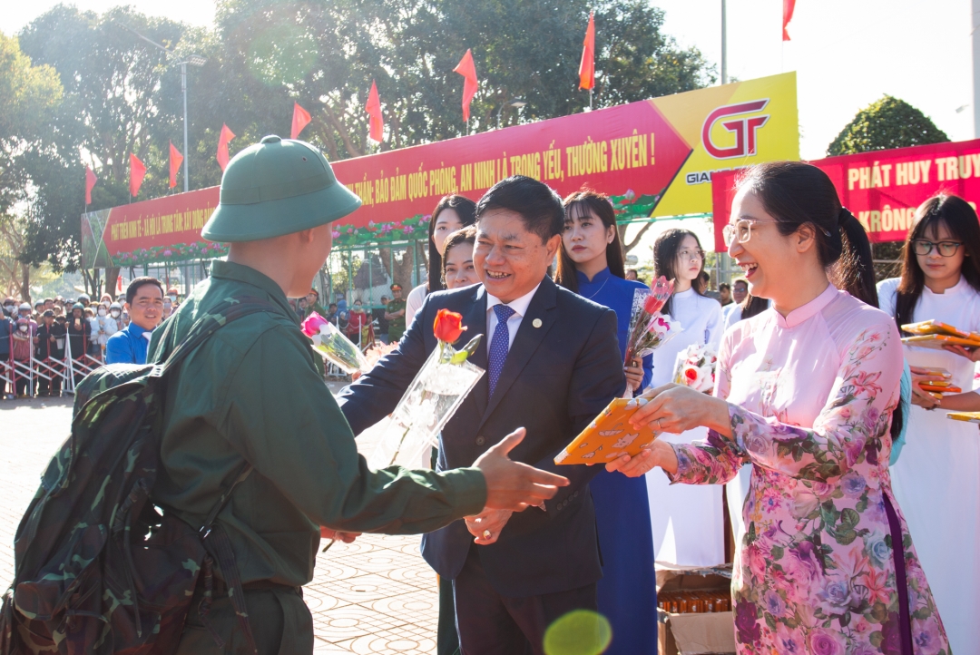 Huyện Krông Năng tổ chức Lễ giao, nhận quân năm 2024