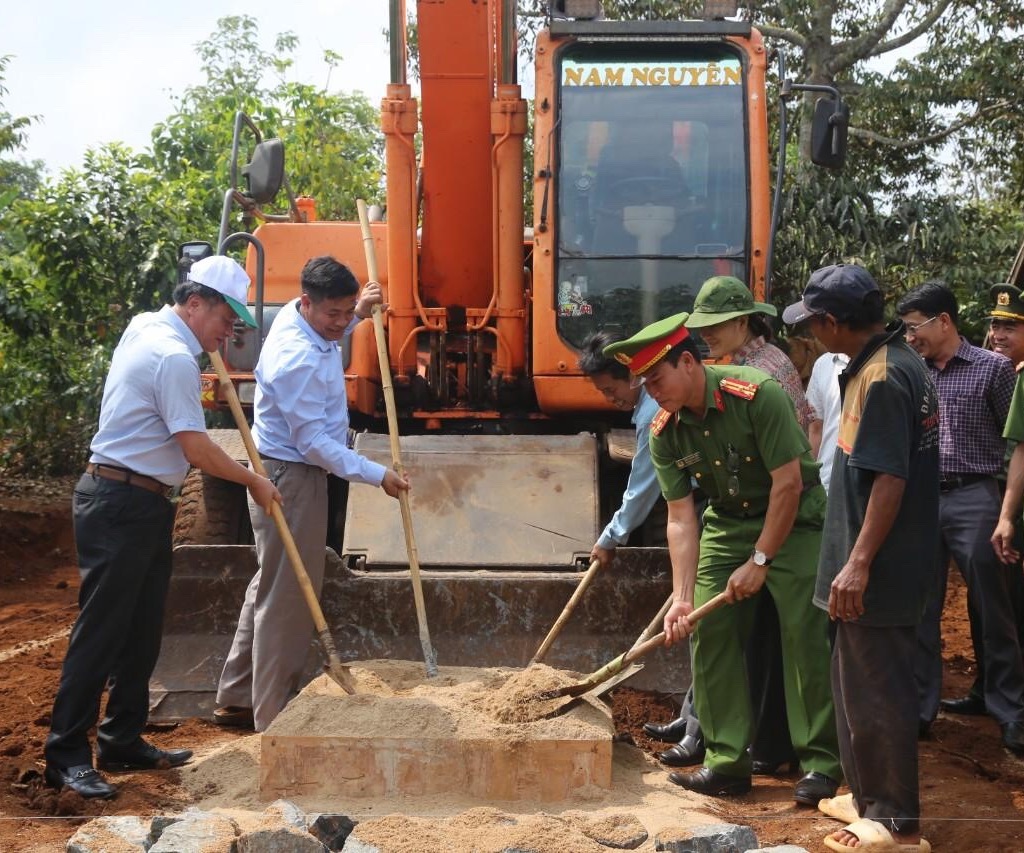 Huyện Krông Năng: Khởi công xây dựng hai căn nhà mẫu đầu tiên cho người dân có hoàn cảnh khó khăn