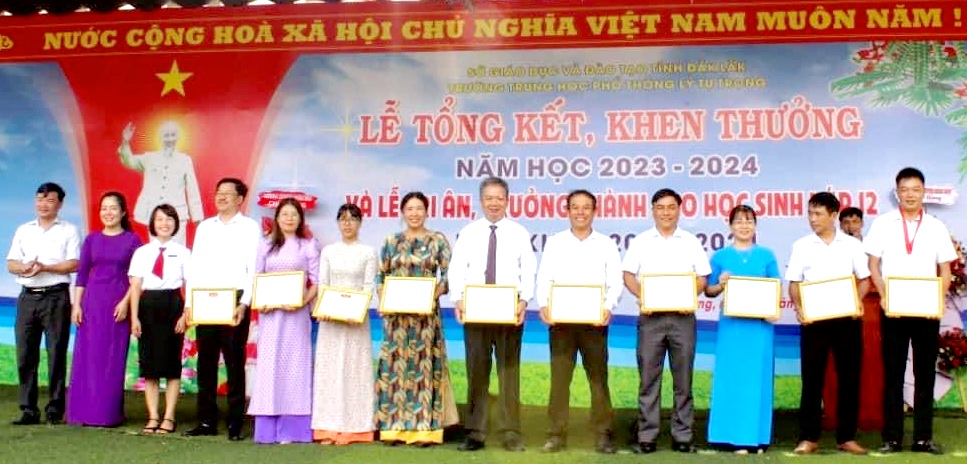 Trường THPT Lý Tự Trọng tổ chức Lễ Tổng kết năm học 2023 -2024