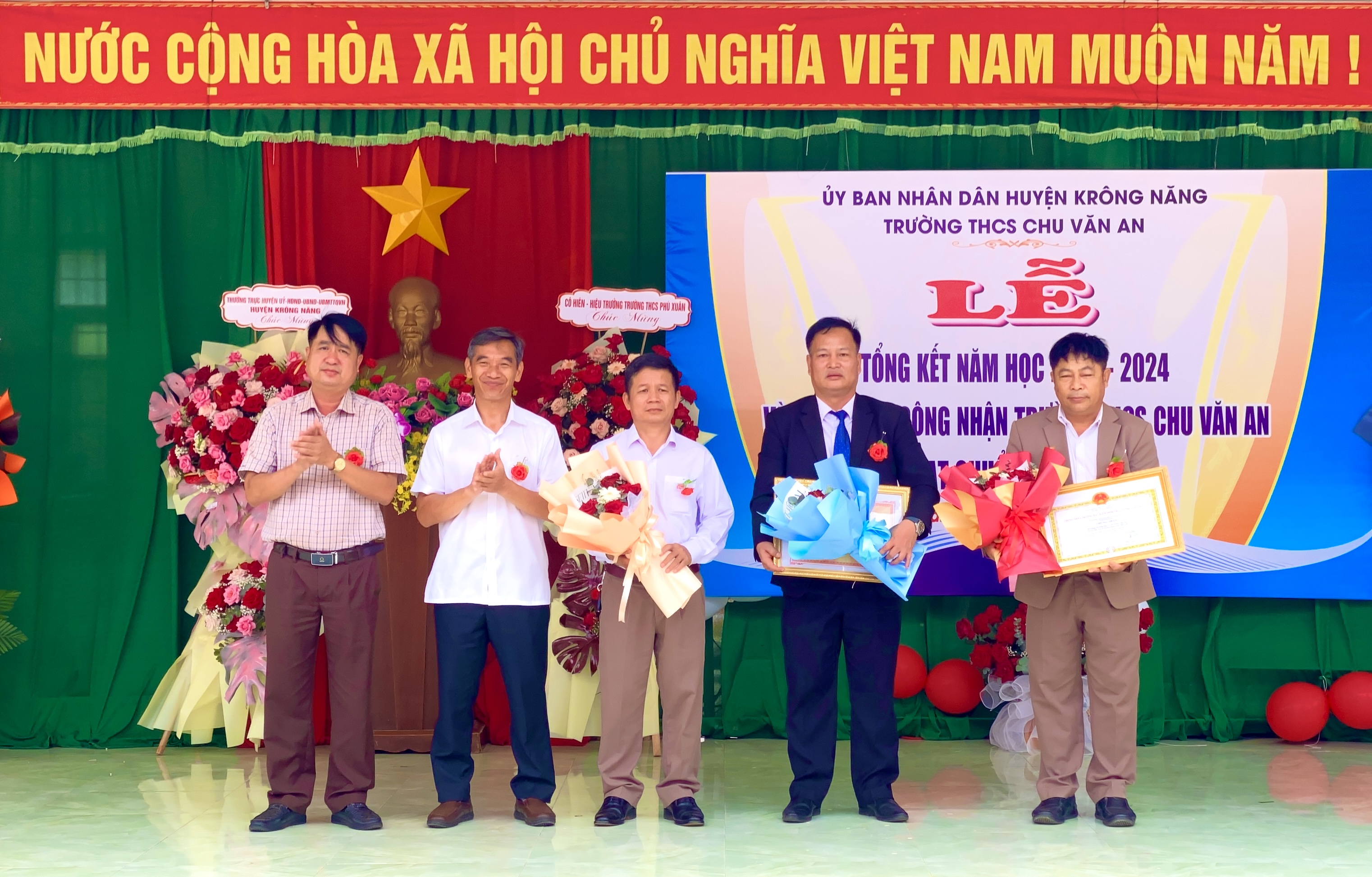 Lễ tổng kết năm học 2023 – 2024 và Lễ đón bằng công nhận trường THCS Chu Văn An đạt chuẩn Quốc gia mức độ I