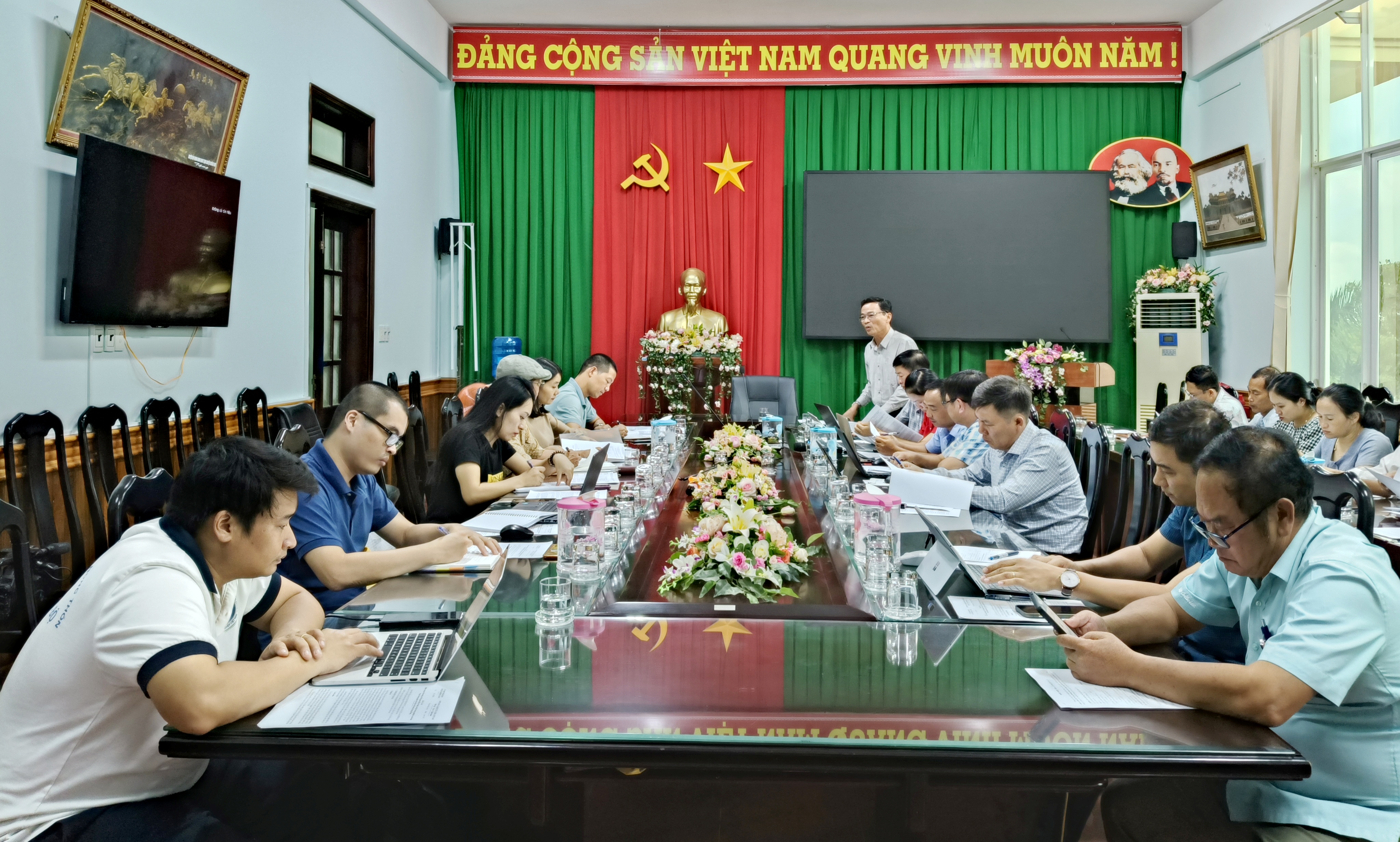 Đoàn thực hiện đề tài khoa học công nghệ cấp tỉnh của Học viện Nông nghiệp Việt Nam làm việc với Huyện Krông Năng
