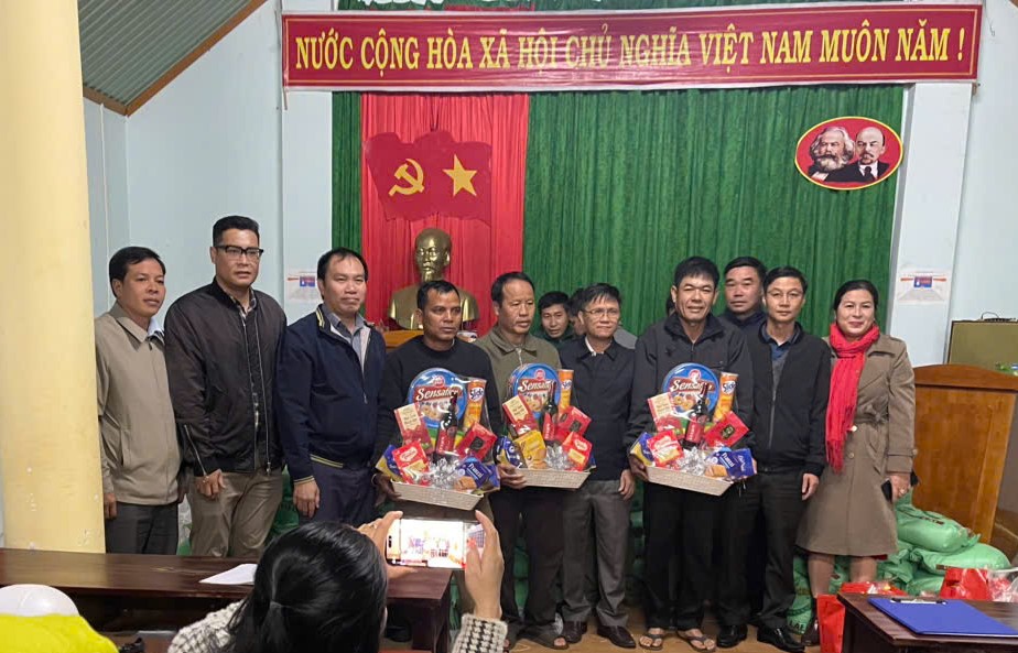 Thăm, chúc Tết và tăng quà đơn vị kết nghĩa nhân dịp Tết Nguyên đán Ất Tỵ năm 2025