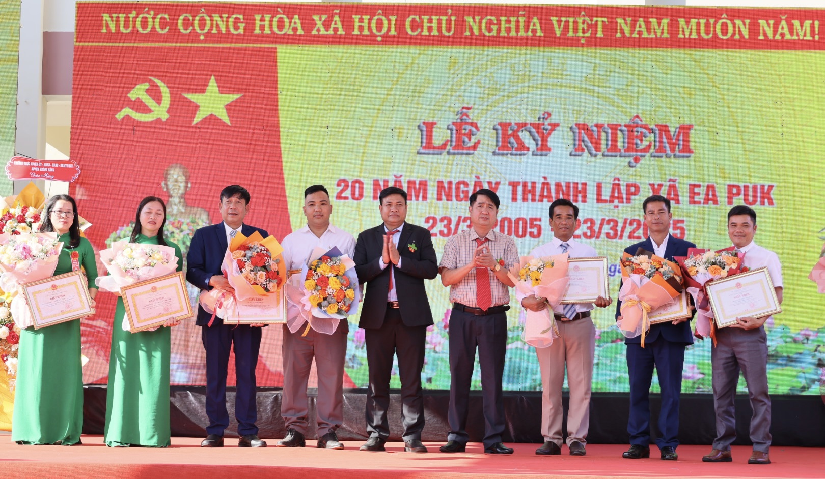 Xã Ea Puk long trọng tổ chức Lễ kỷ niệm 20 năm Ngày thành lập xã