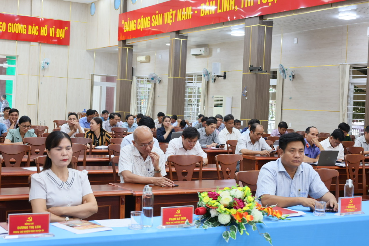 Huyện ủy Krông Năng tổ chức Hội nghị học tập, quán triệt, tuyên truyền các văn bản của Trung ương, của Tỉnh ủy