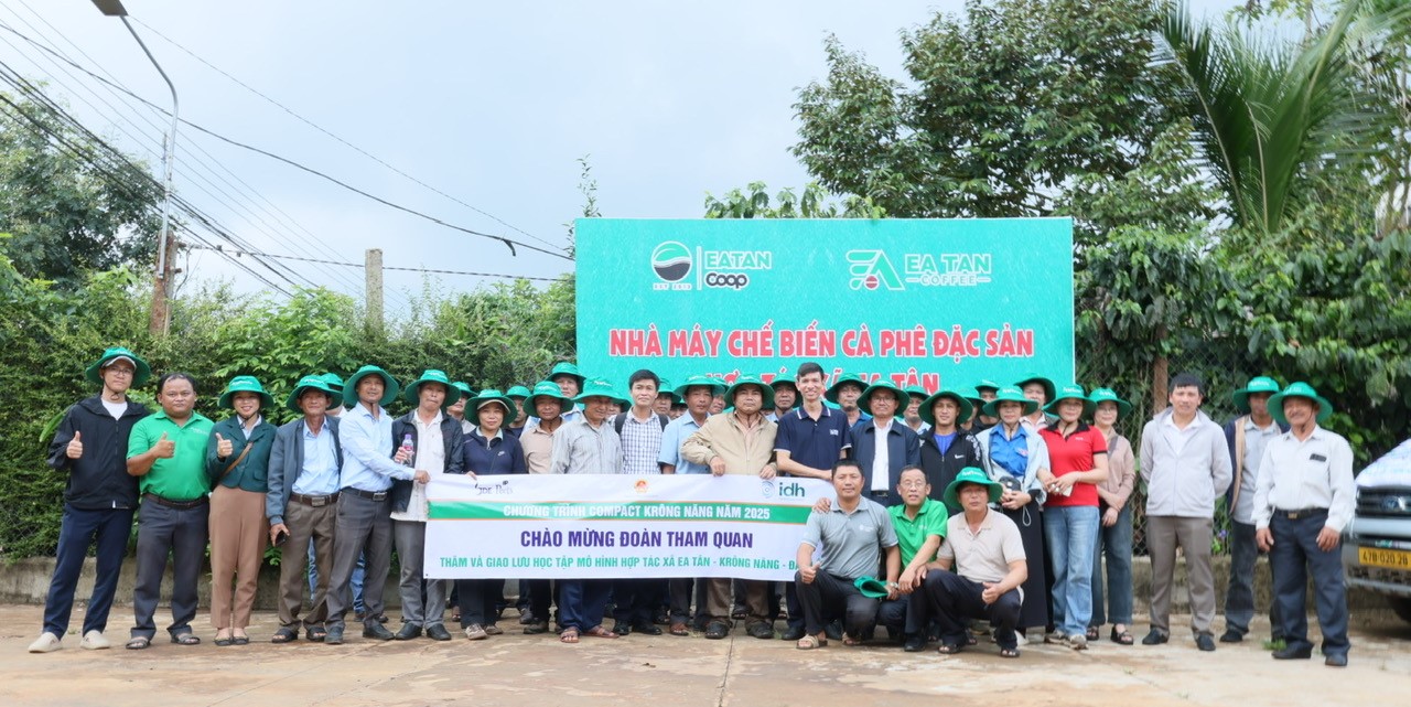 Tham quan, học tập mô hình sản xuất cà phê bền vững tại HTX Ea Tân, xã Ea Tân